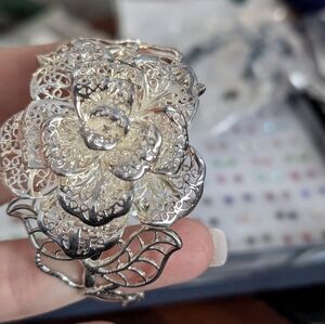 Elegant Silver Floral Bracelet